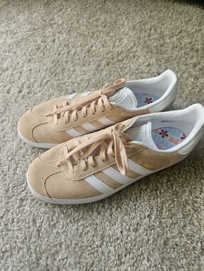 Adidas Gazelle Sneaker - 9.5 - Worn Once!